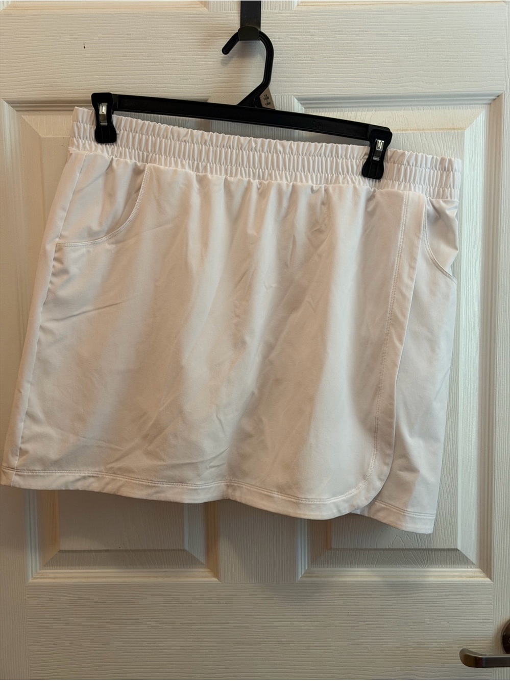 Women’s White Athletic Skort with Elastic Waist